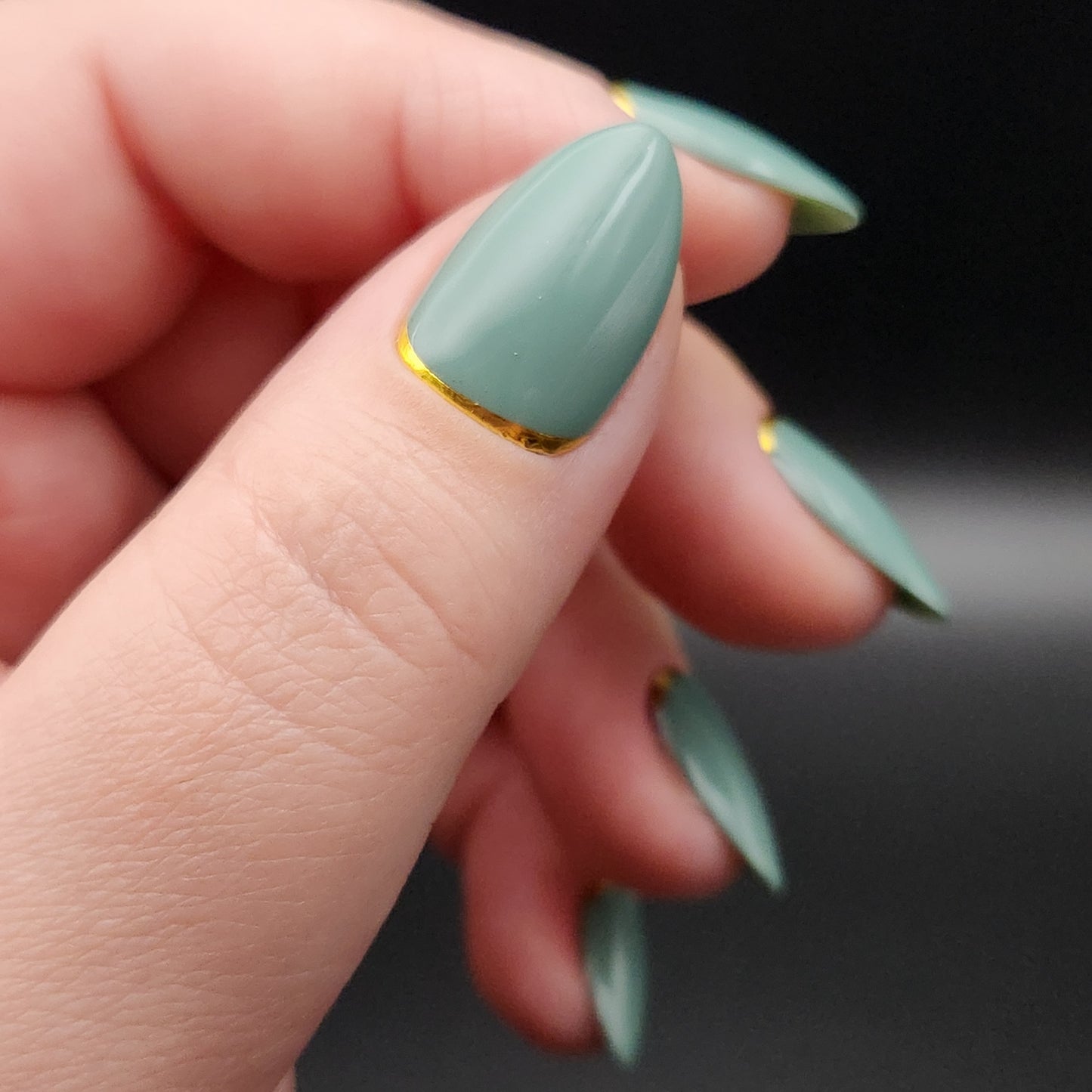Press on Nails Salbei