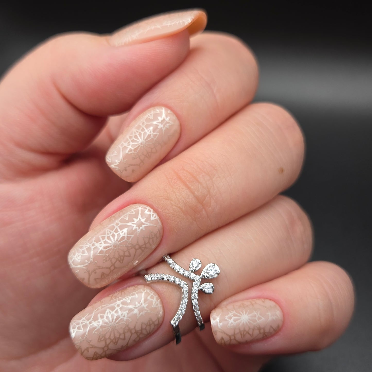 Press on Nails Champagne Snow