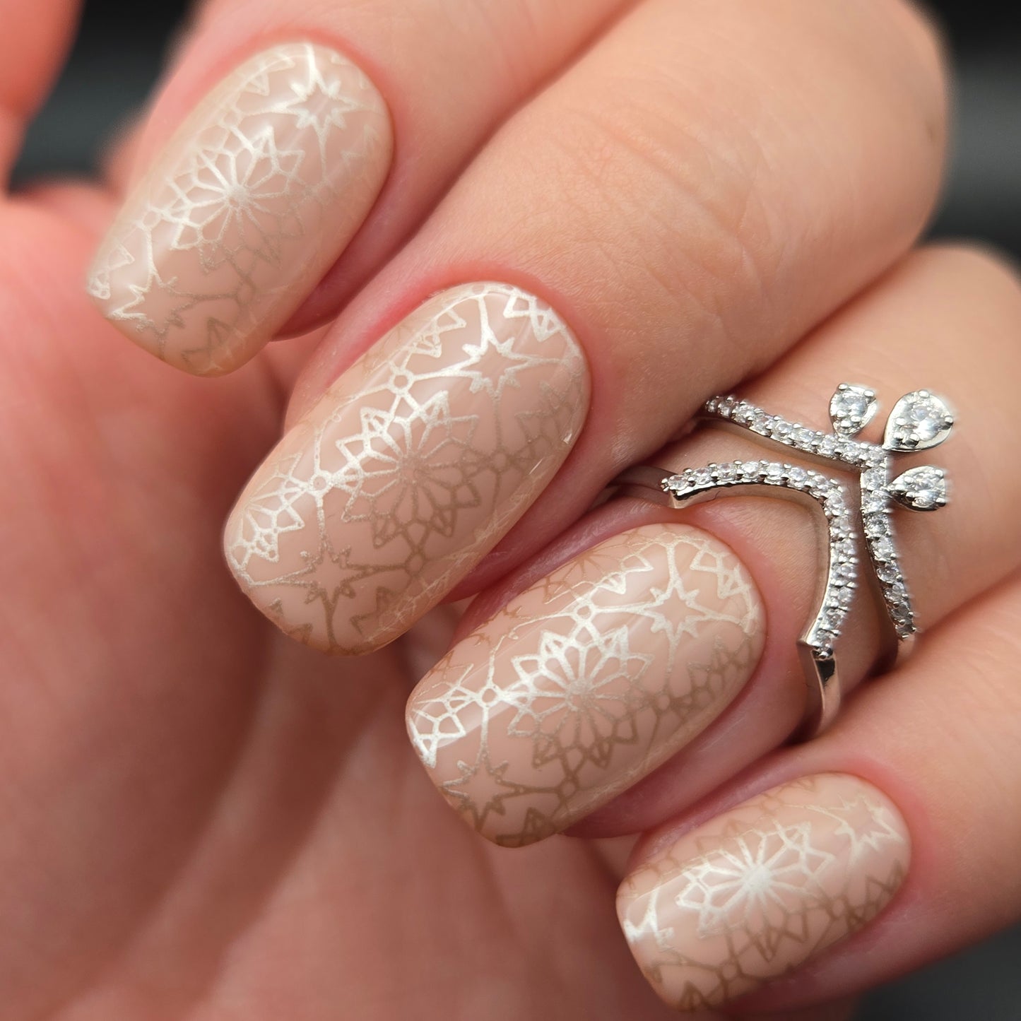 Press on Nails Champagne Snow