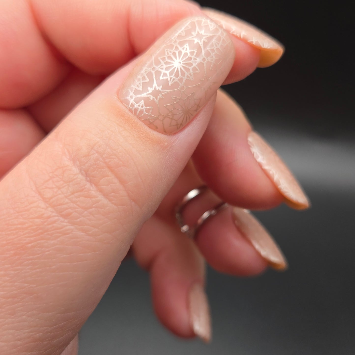 Press on Nails Champagne Snow