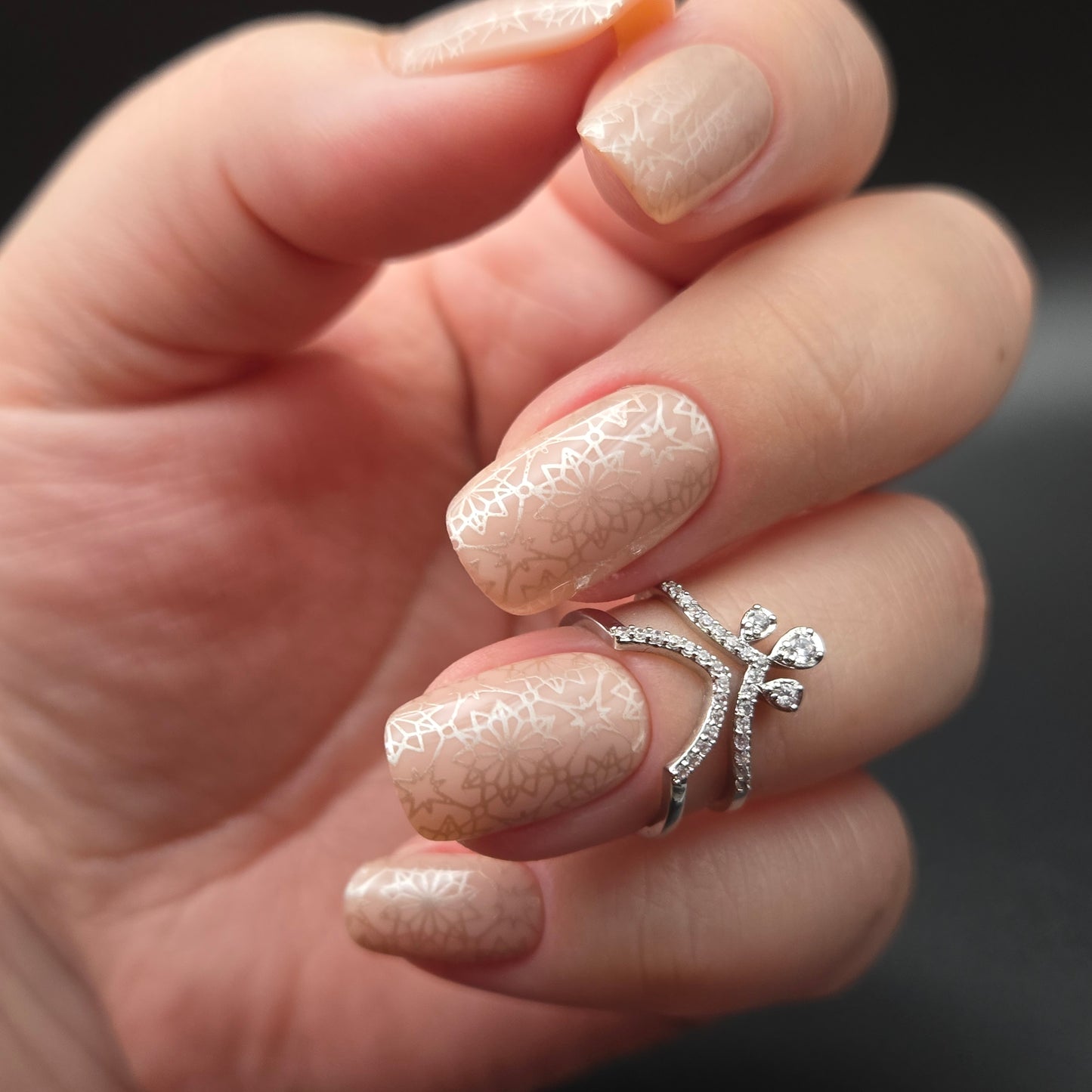 Press on Nails Champagne Snow