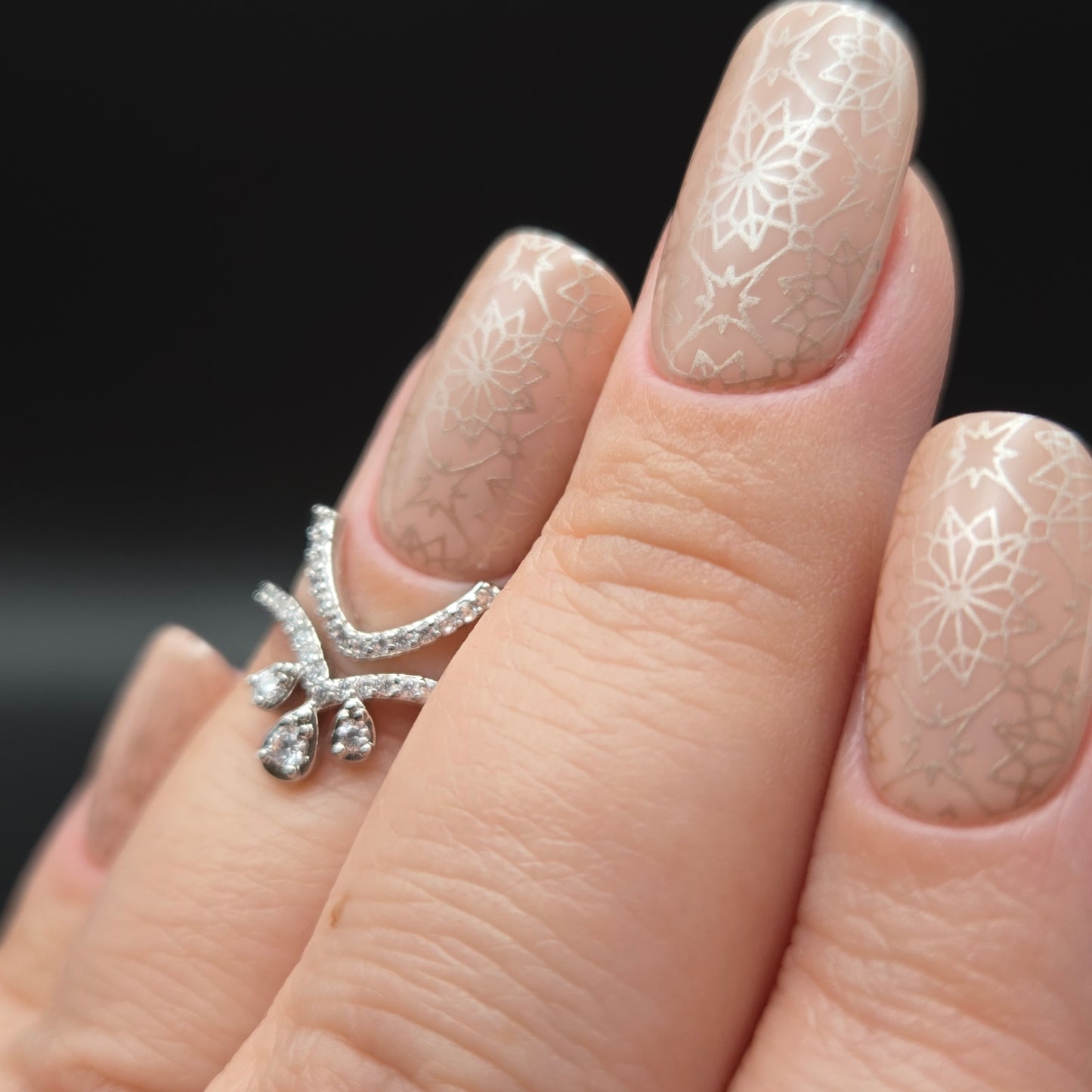 Press on Nails Champagne Snow