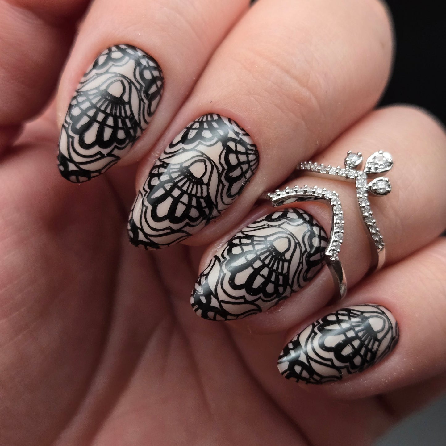 Press on Nails Edge of Glam