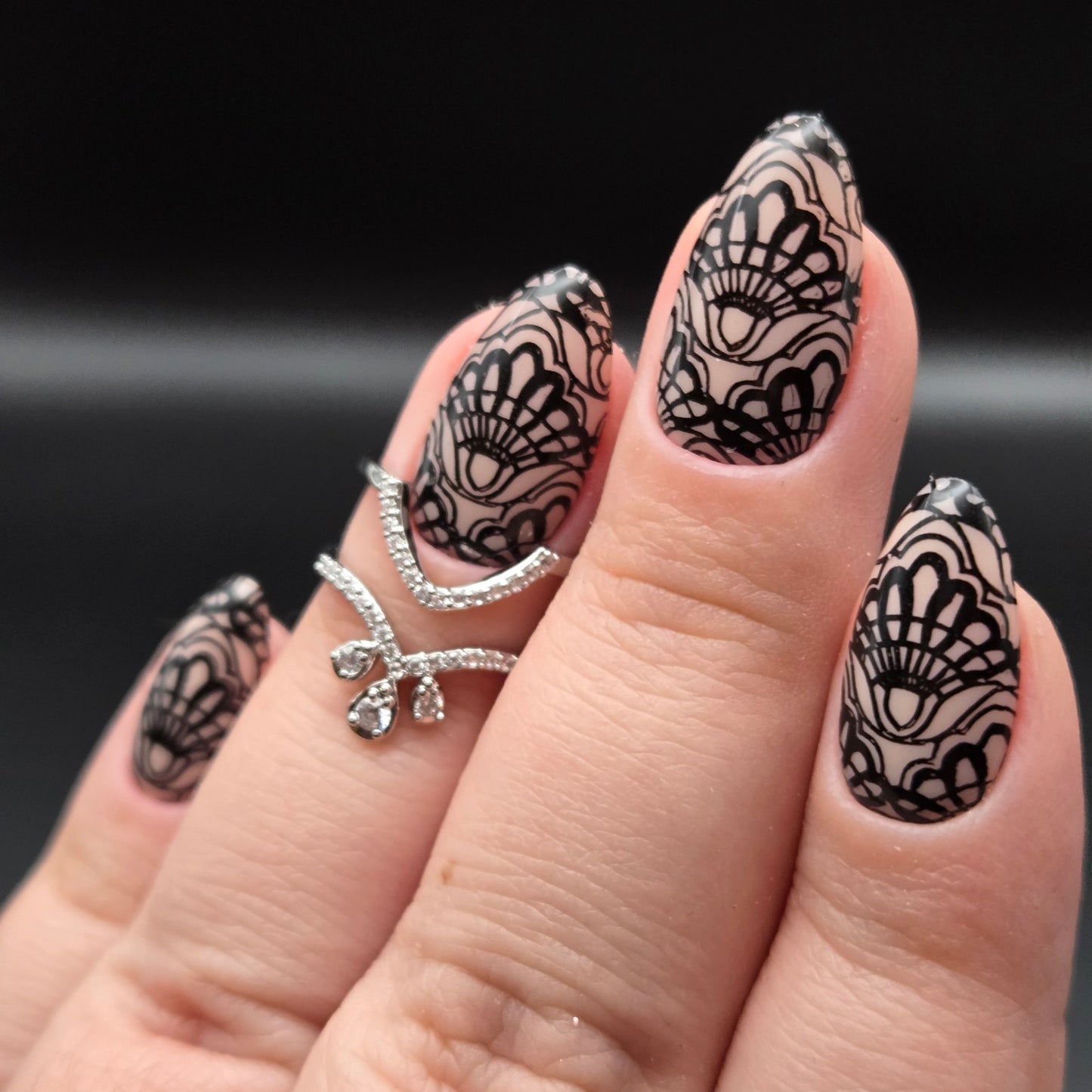 Press on Nails Edge of Glam