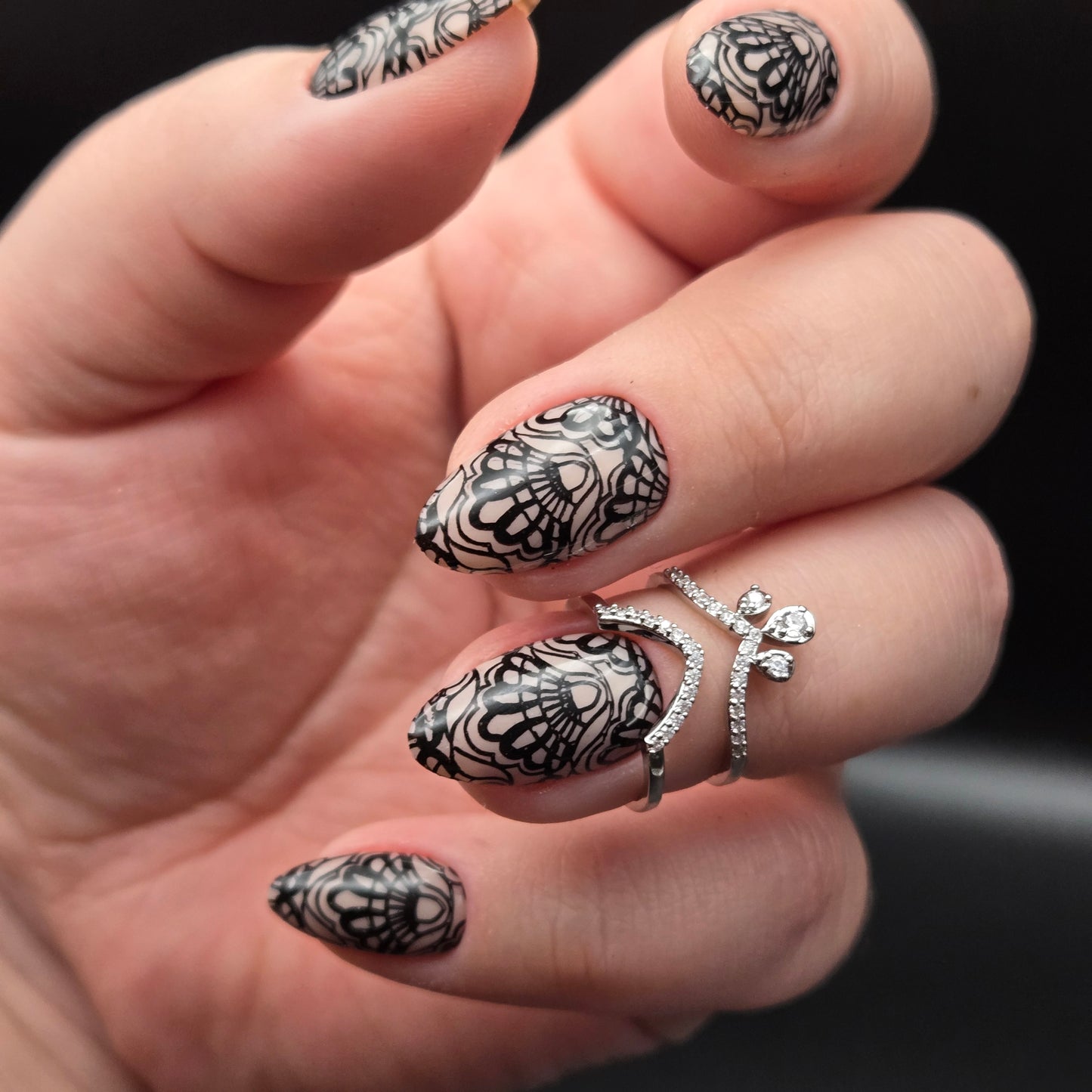 Press on Nails Edge of Glam