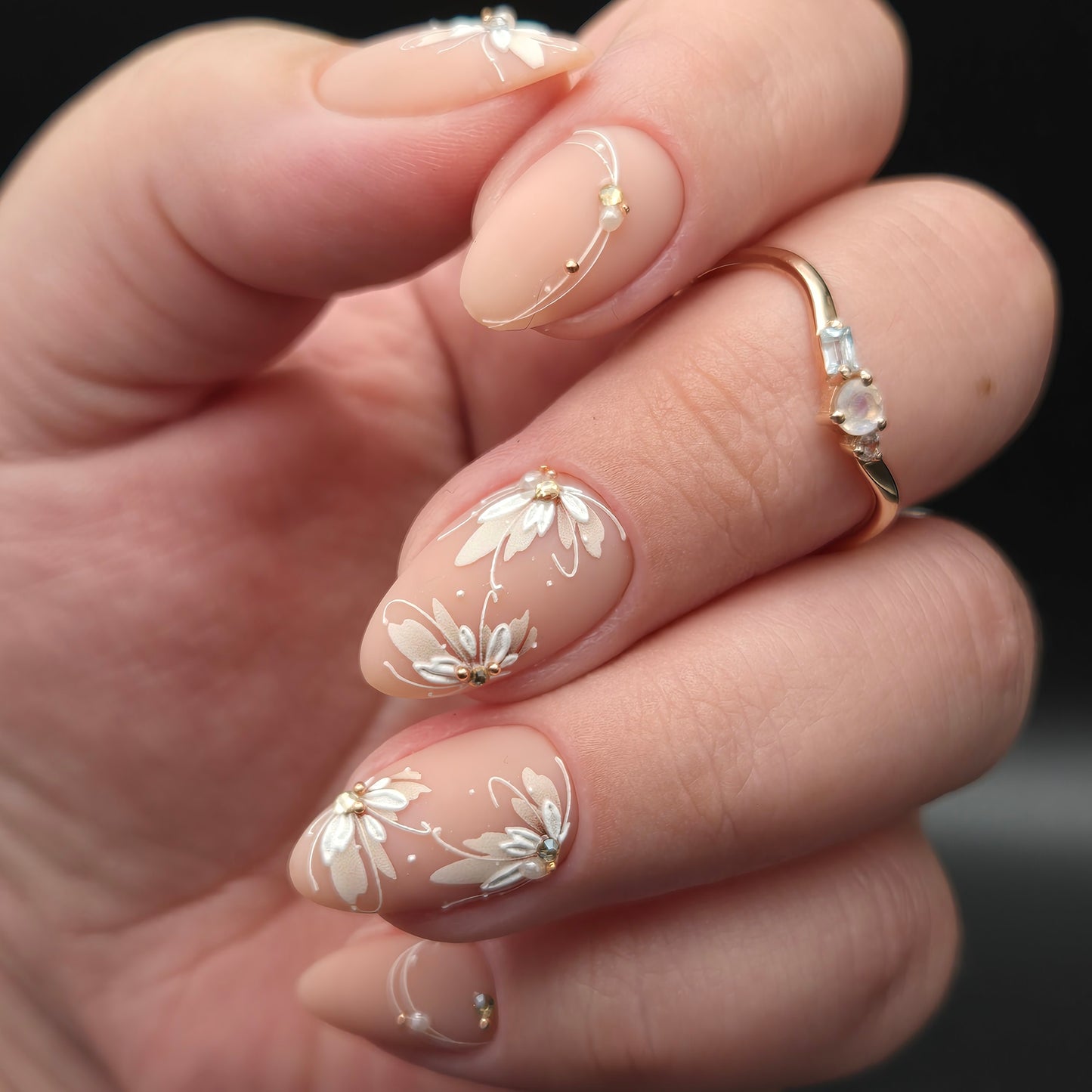 Press on Nails Golden Bloom
