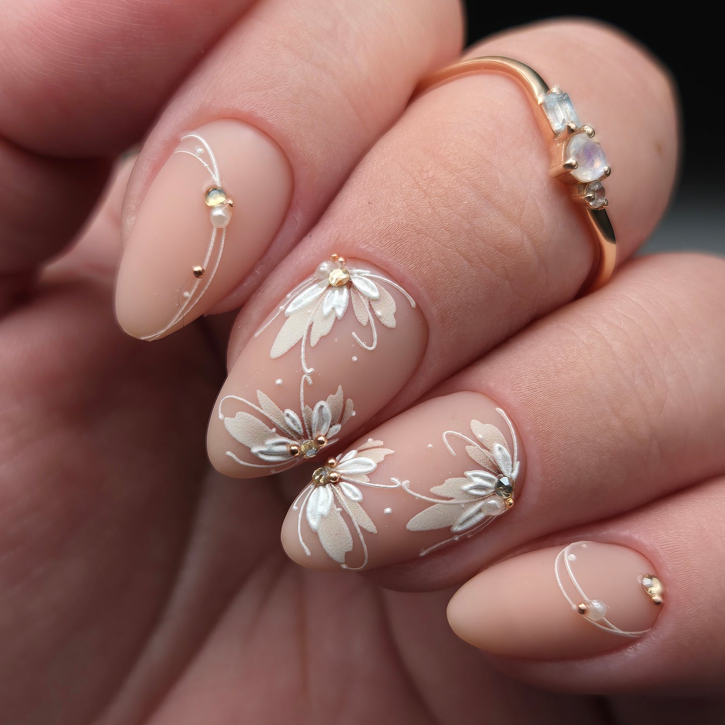 Press on Nails Golden Bloom