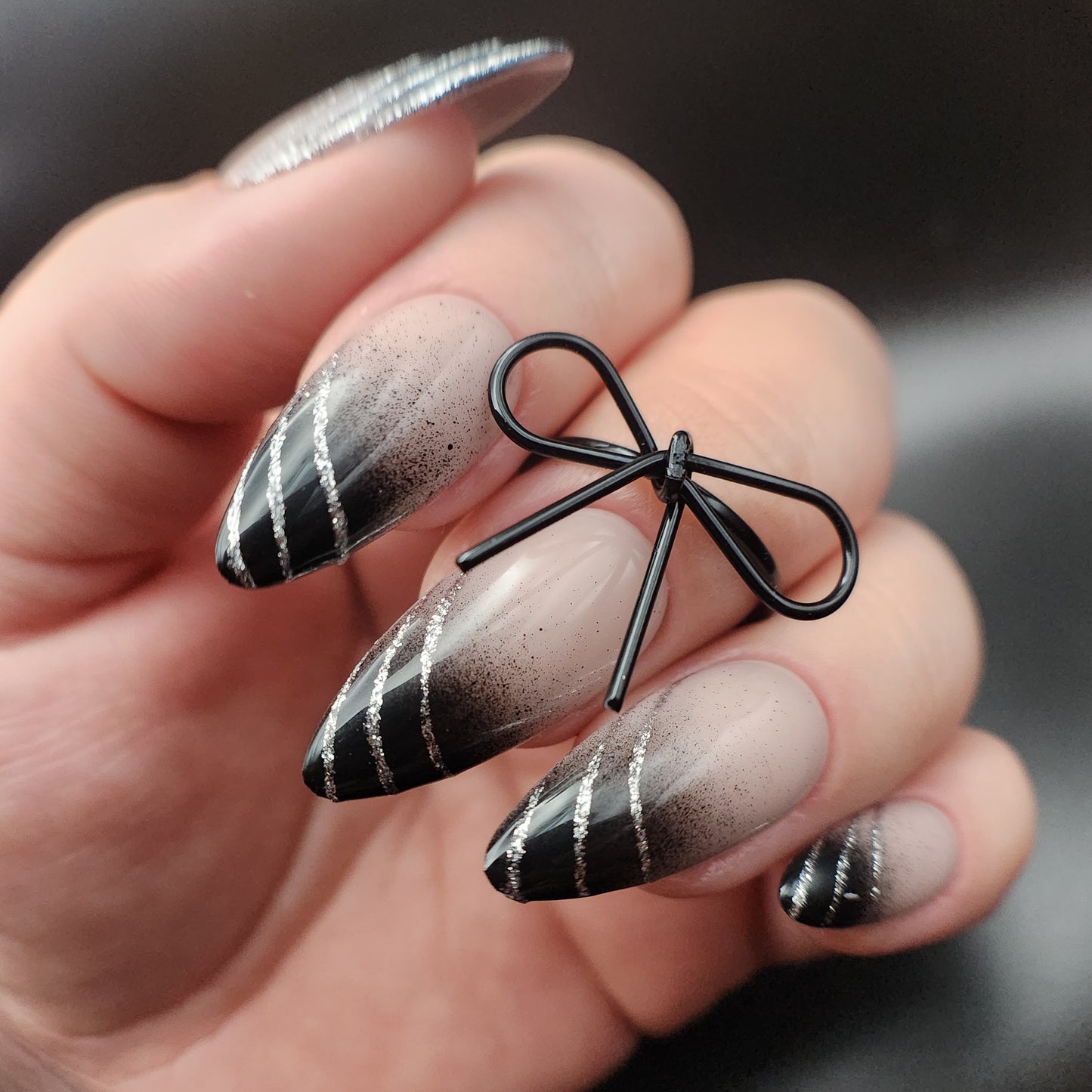 Press on Nail Dark Boomer