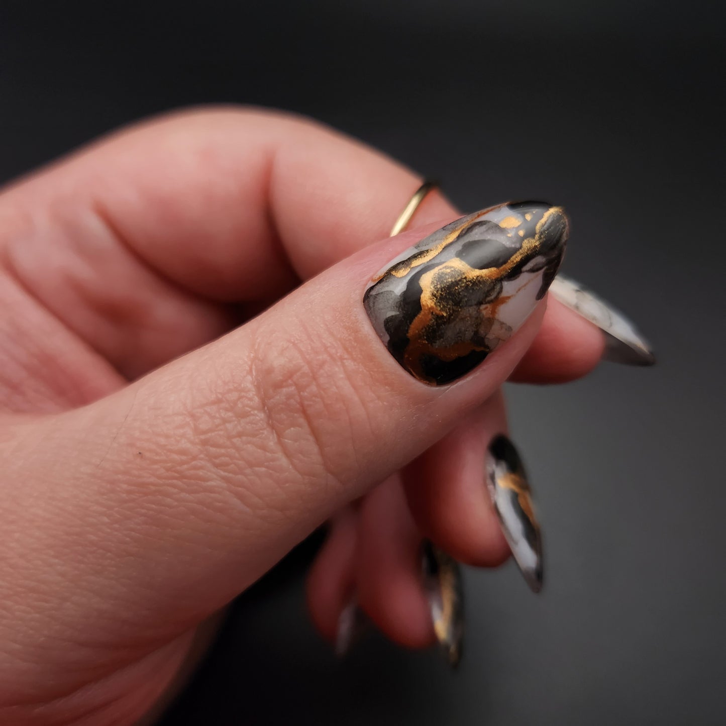 Press on Nails black Aquarell