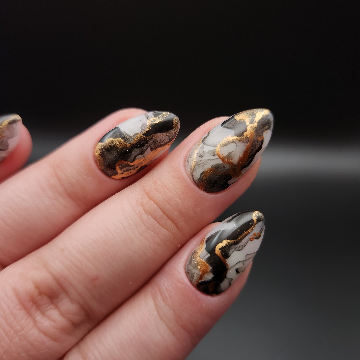 Press on Nails black Aquarell