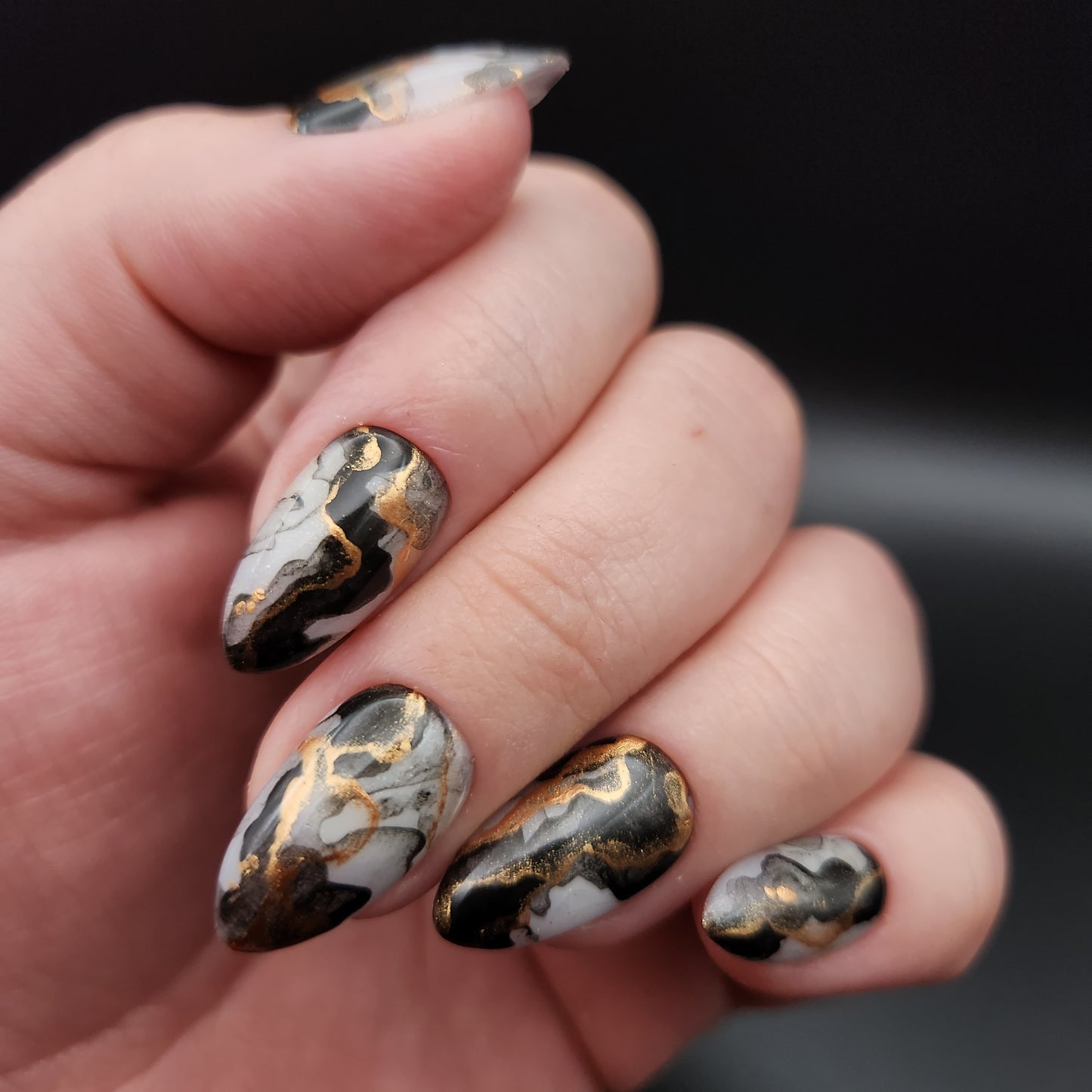 Press on Nails black Aquarell
