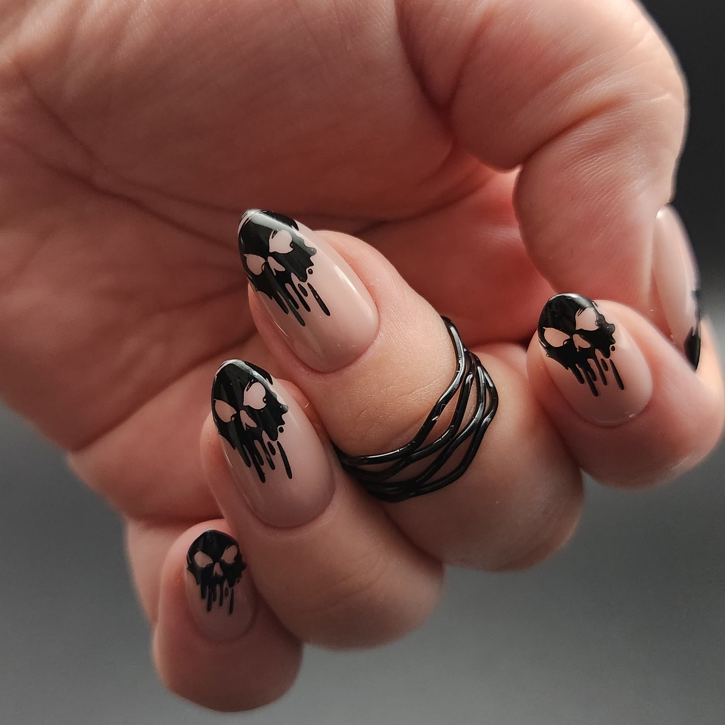 Press on Nails Melting Scull