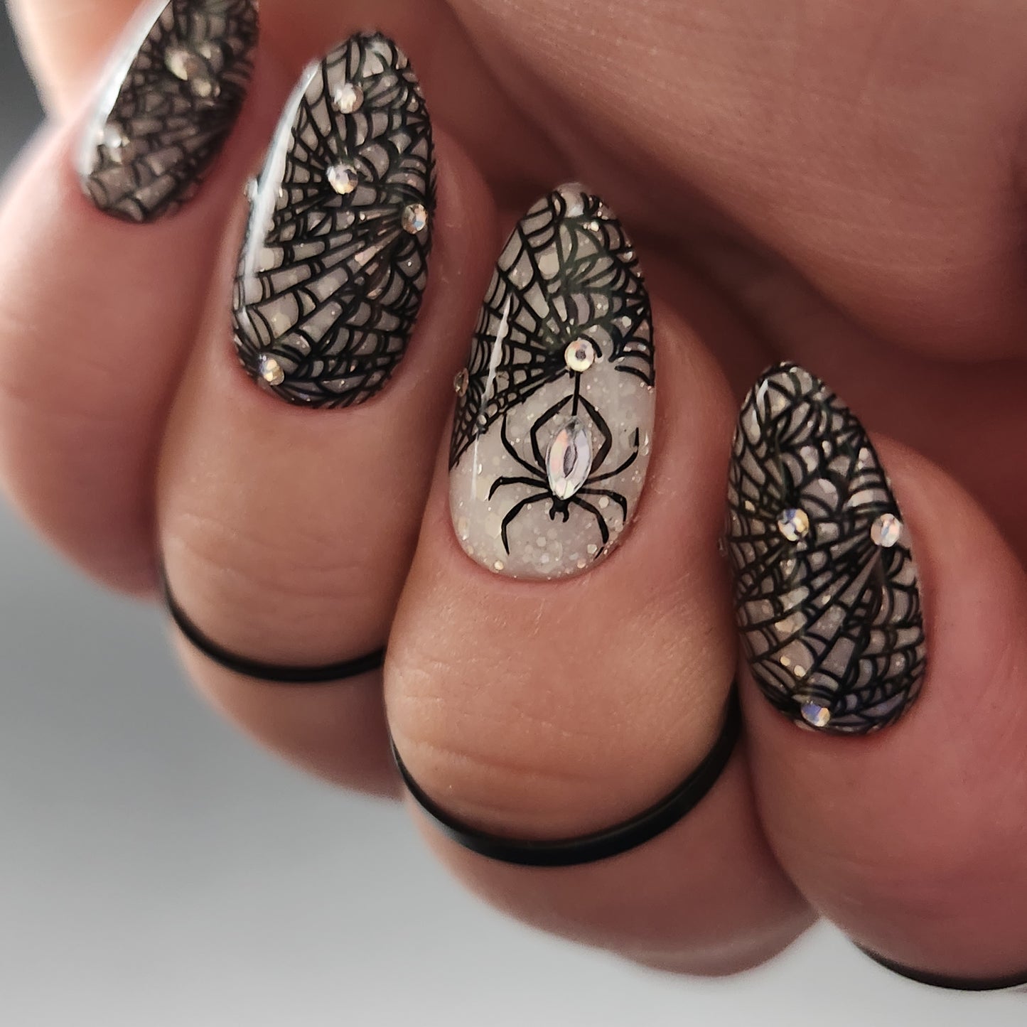 Press on Nails Itsy Bitsy Spider