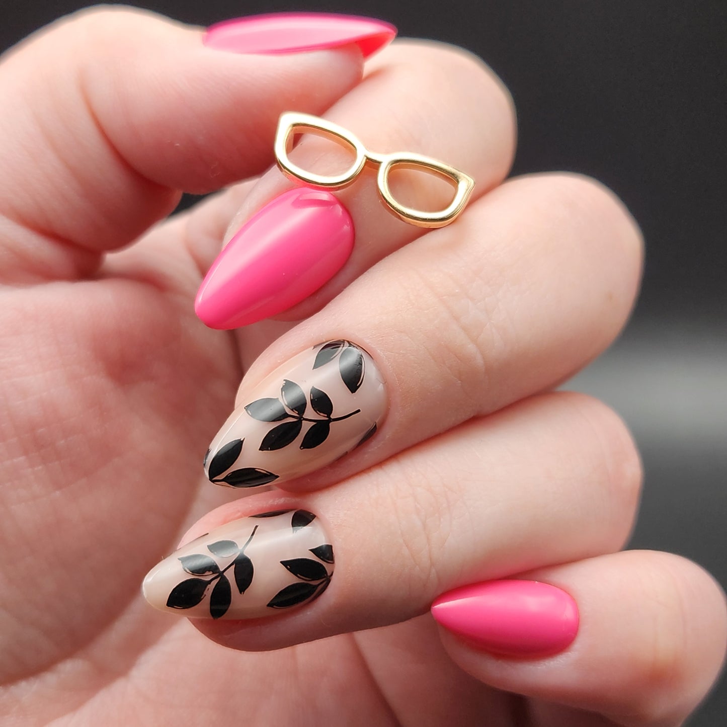 Press on Nails Pink Leaves