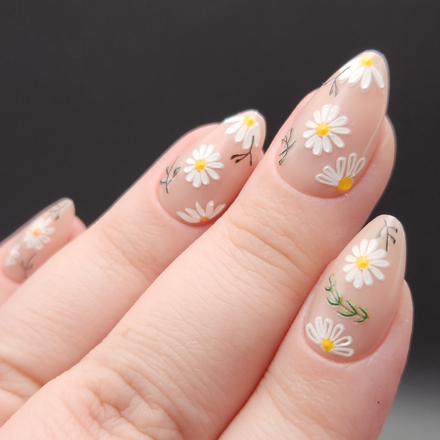 Press on Nails Daisy