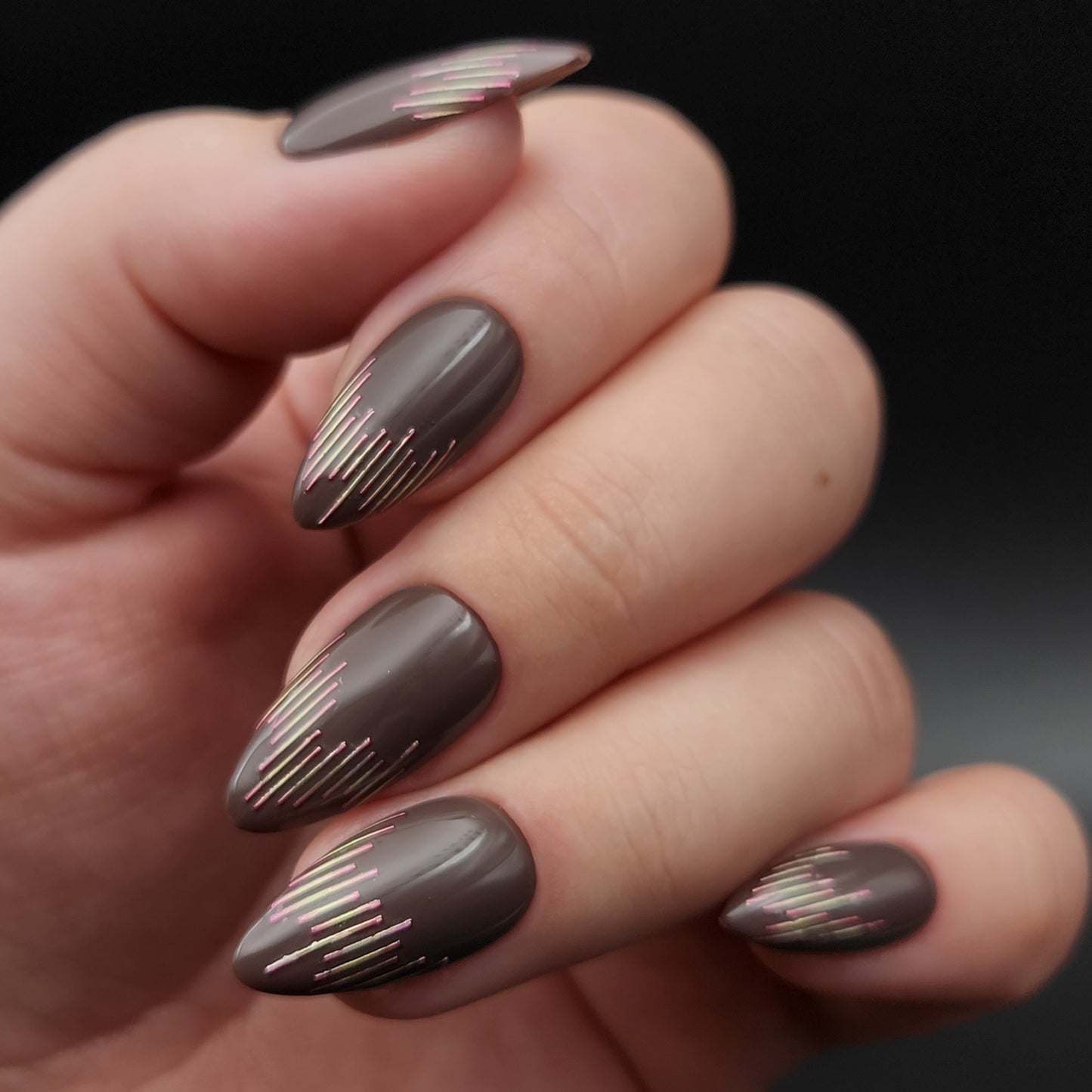 Press on Nails Holo Stripes brown