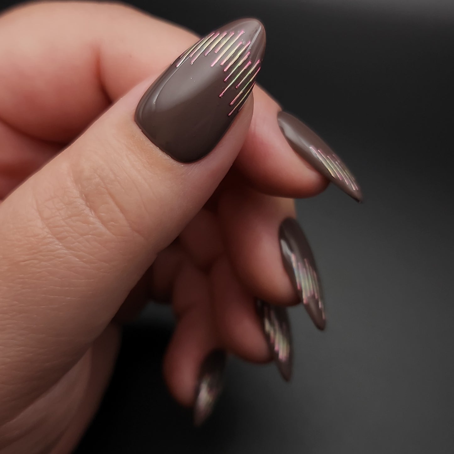 Press on Nails Holo Stripes brown