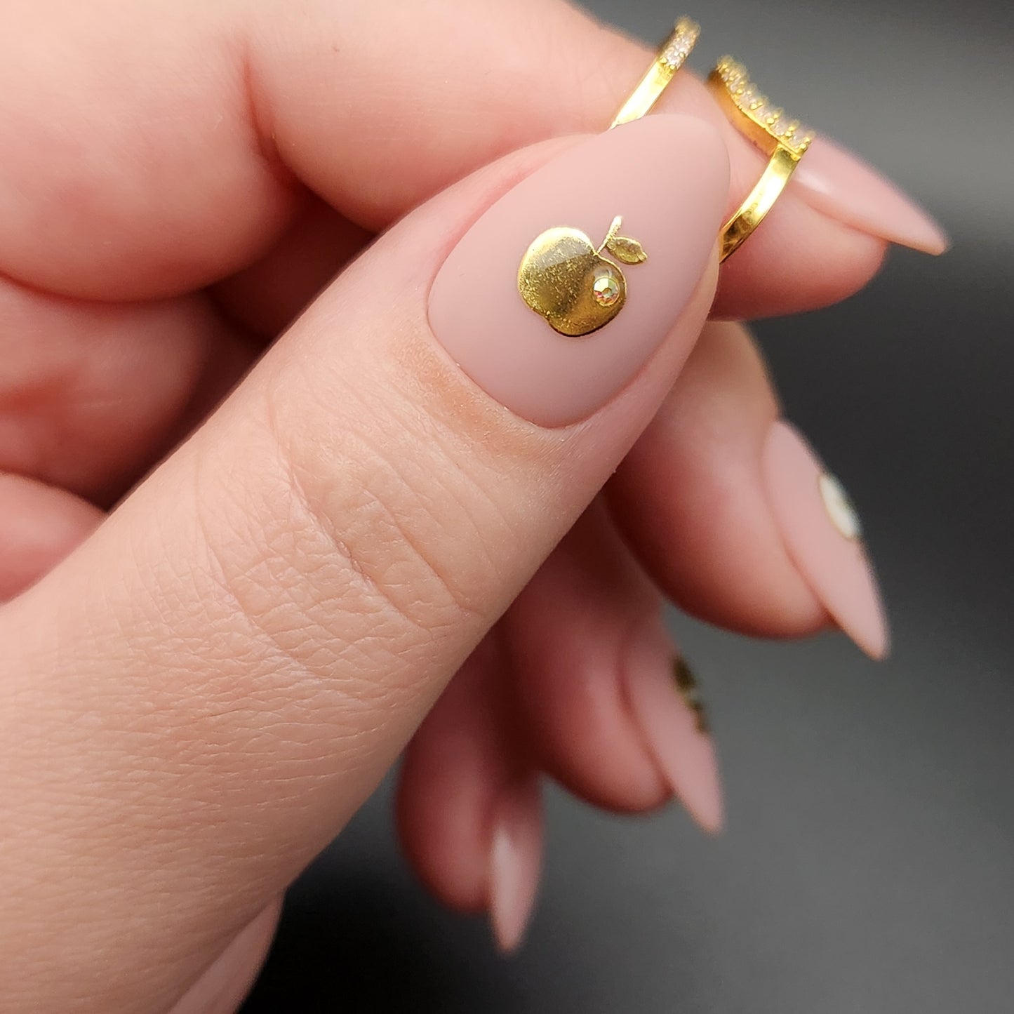 Press on Nails Apple