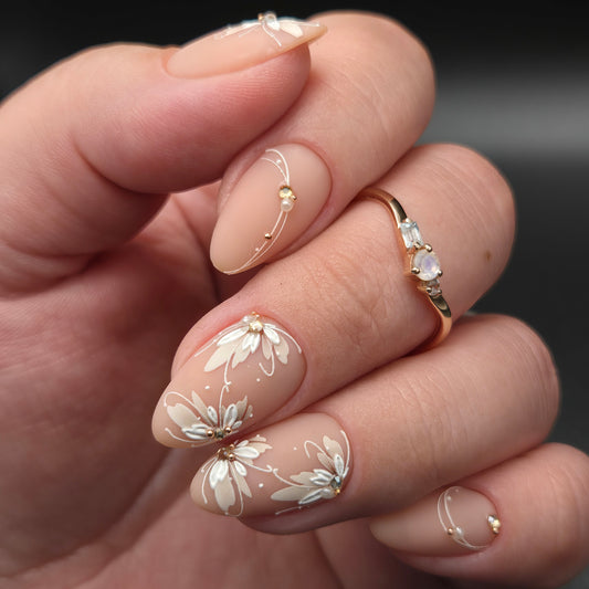Press on Nails Golden Bloom