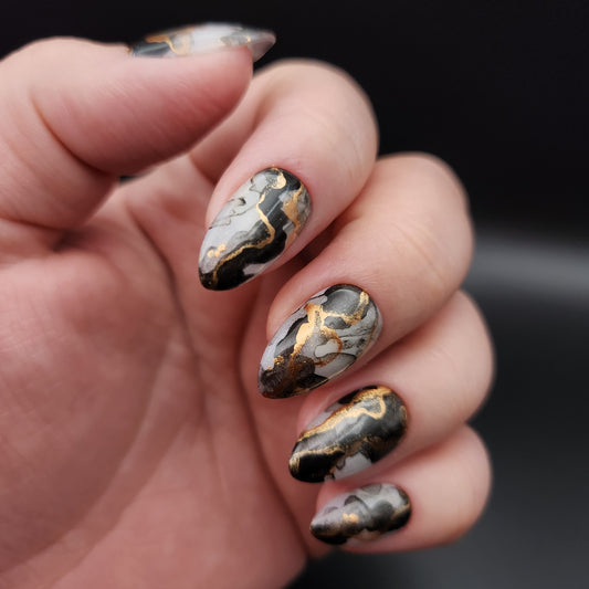 Press on Nails black Aquarell